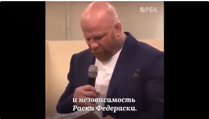 Боксер из США стал депутатом в России, но не смог произнести присягу на русском - видео взорвало Сеть