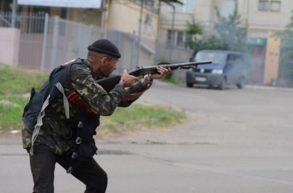 Террористы устроили перестрелку и обыск людей в оккупированном Донецке, - пресс-центр АТО