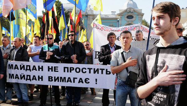 Киев сегодня: Особый статус Донбасса, закон о люстрации и беспорядки под Верховной Радой