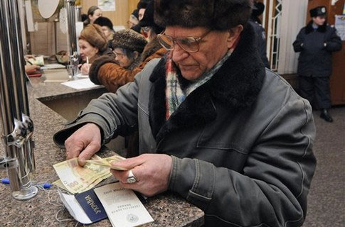 СНБО: Пенсионеры Донбасса не могут получить 3 млрд гривен пенсий из-за ополчения