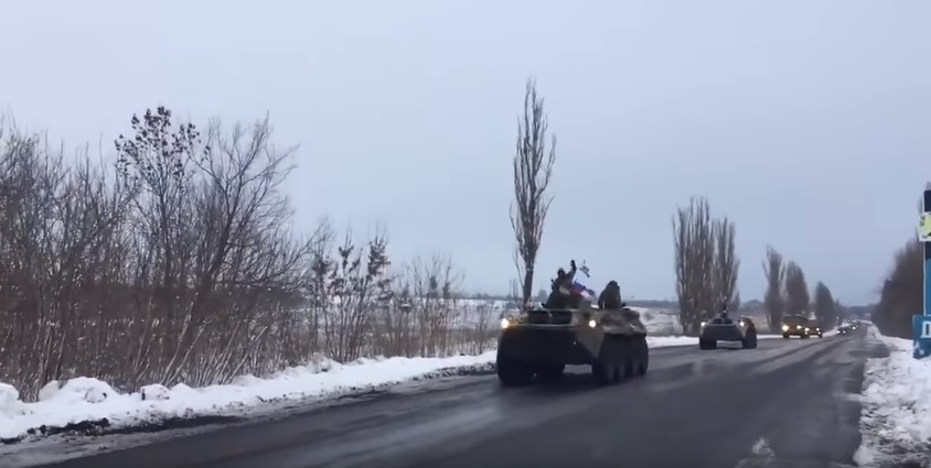 "ЛуганскНаш": огромная колонна военной техники боевиков "ДНР" "триумфально" покинула "ЛНР" - Сеть взволновали опубликованные кадры