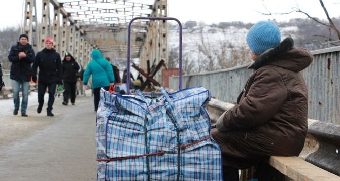 "Почему в "ЛНР" тянут "кравчучки" и прячут от боевиков еду и лекарства, если Украина так "загнивает"", - блогер