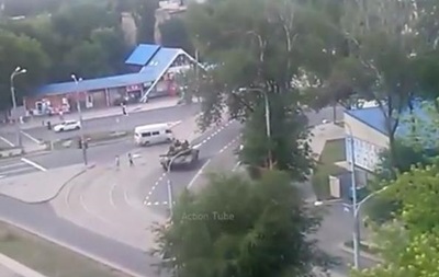Дончане засняли колонну российской техники на улицах города