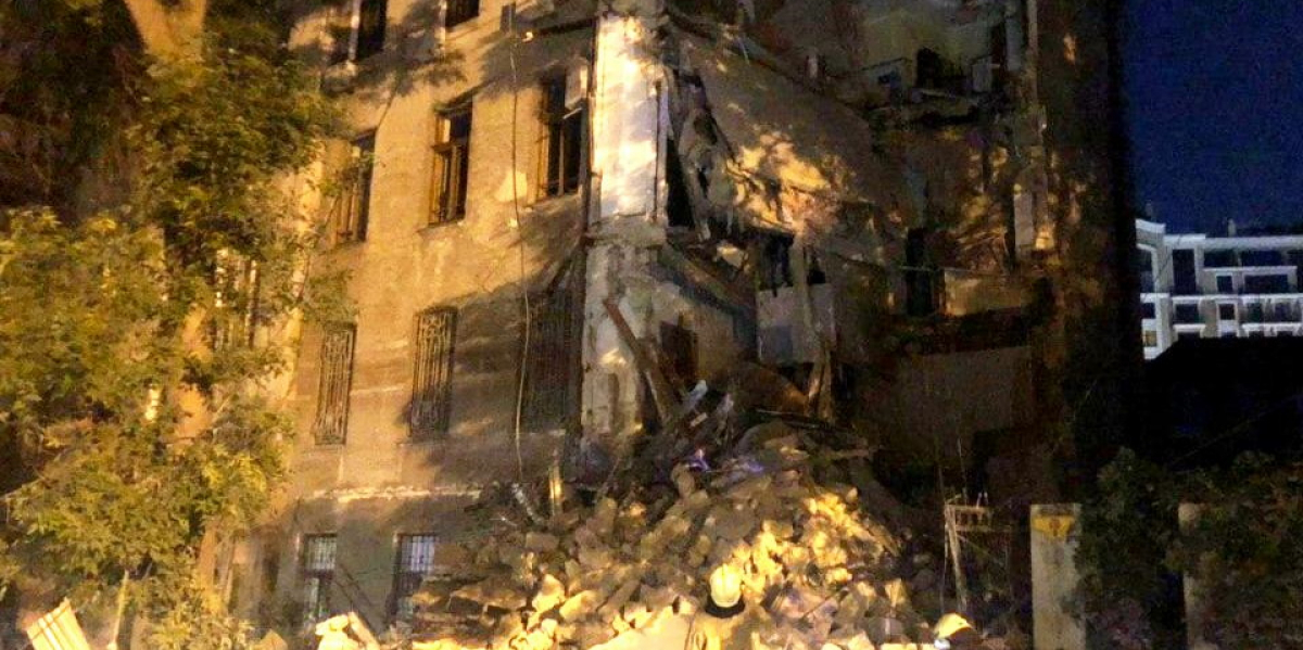 На Французском бульваре в Одессе обрушился жилой дом - продолжается спасательная операция