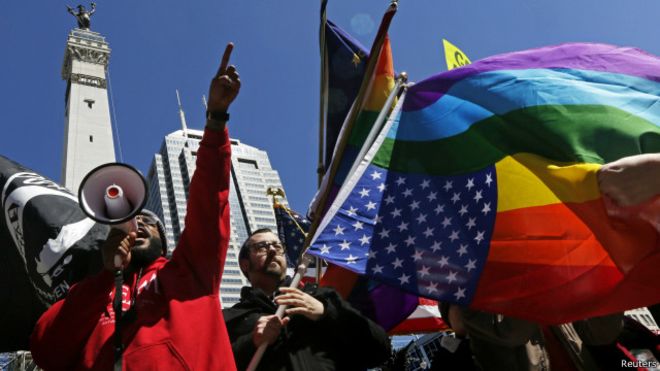Новый закон штата Индиана, названный "антигейским", вызвал шквал негодования в США