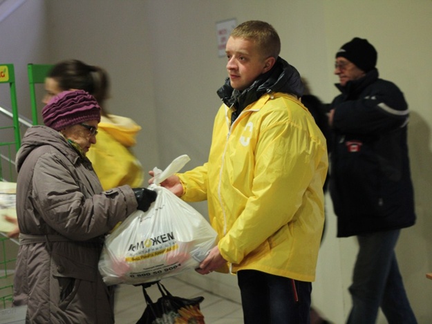 Гуманитарную помощь Ахметова не пустили в Донецк