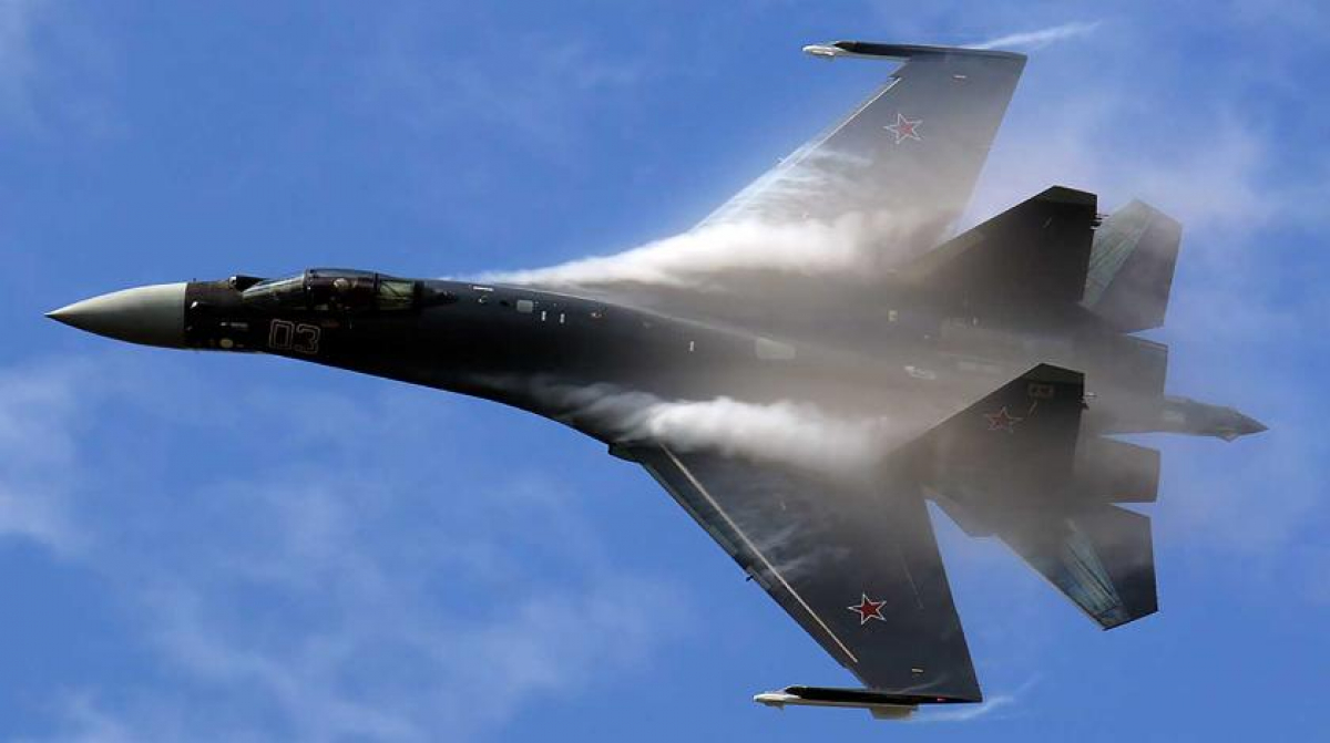 Business Insider: российский Су-35 едва не спровоцировал столкновение с самолетом ВМС США