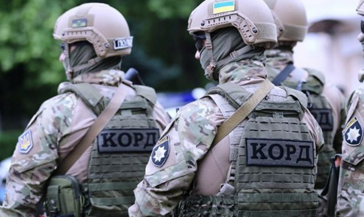 Черкасские полицейские приехали в нарушивший карантин ресторан и "накрыли" сходку криминальных авторитетов