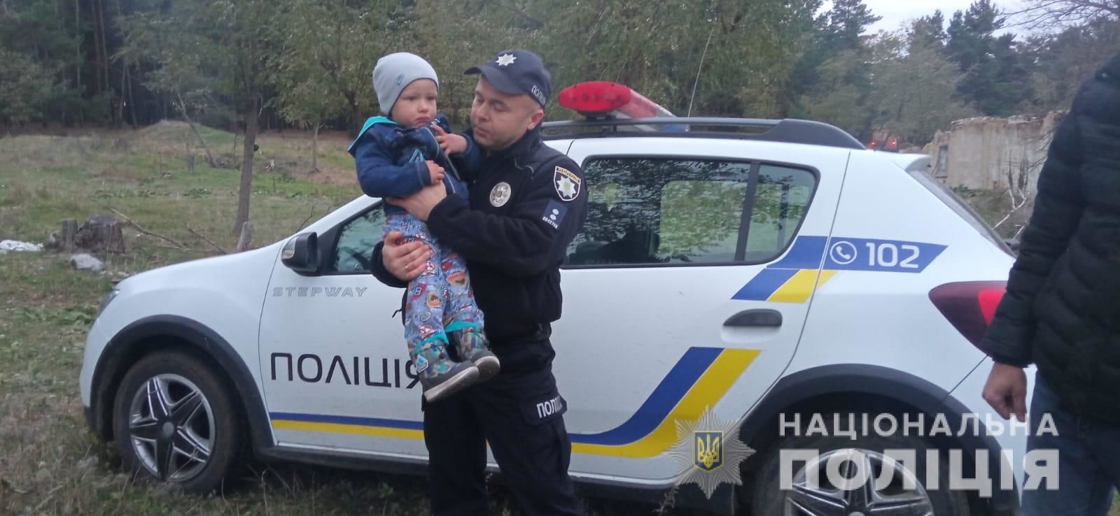 Спасли за пару часов: на Одесчине полиция нашла пропавшего двухлетнего ребенка в лесу
