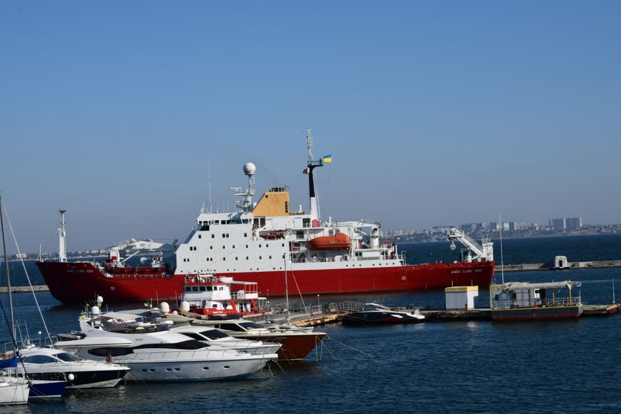 В порту Одессы пришвартовался первый украинский ледокол