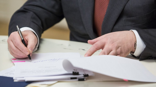 Теперь платить придется только за потребленные ресурсы: по требованию ЕС Порошенко подписал важный закон о тепло- и водоснабжении