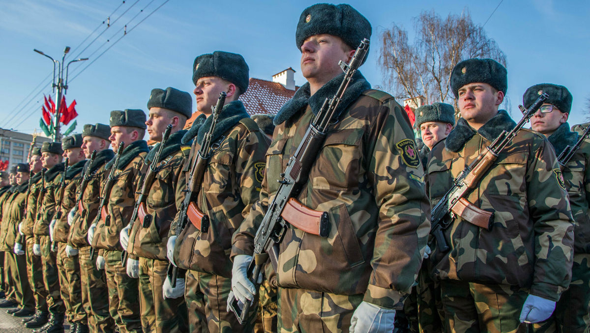 В Беларуси протест военных против войны с Украиной душат при помощи российских офицеров