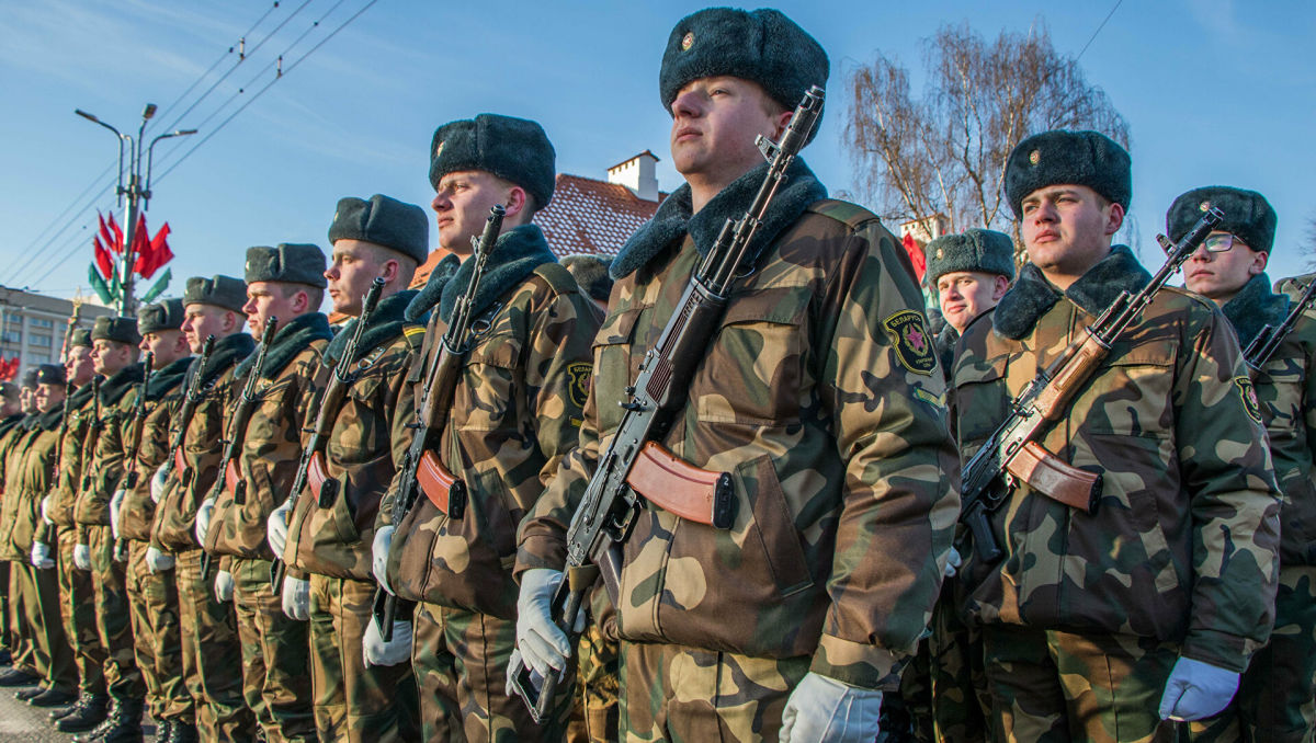 В Беларуси протест военных против войны с Украиной душат при помощи российских офицеров