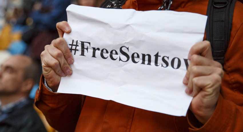 Красноречивый жест в поддержку заключенных: российский режиссер отдала €15 000 родителям Сенцова