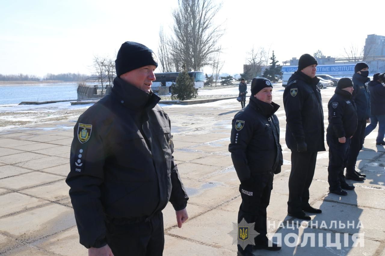 В "красном" Херсоне больницы забиты больными COVID, а улицы инспектируют "противоковидные" патрули