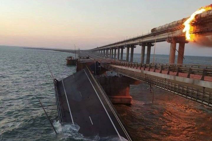 ​"Из какого го**а он сделан вообще?" - в Сети удивлены масштабами разрушений Крымского моста