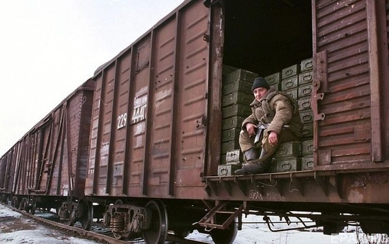 Кремль перебросил на Донбасс смертоносное оружие: в "ДНР" прибыло 10 вагонов, забитых минометами и 152-мм артиллерией