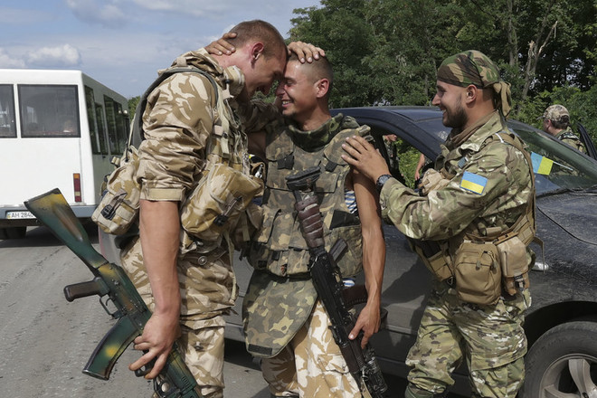Цеголко: из плена ополченцев освобождены еще 8 украинских военных
