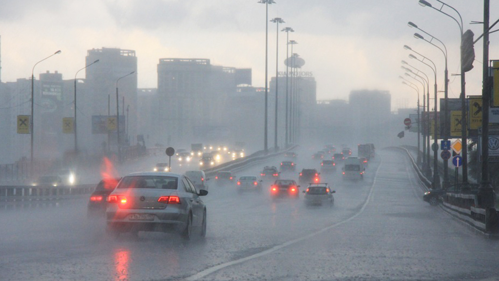 Из-за проливного ливня в России ввели режим ЧС