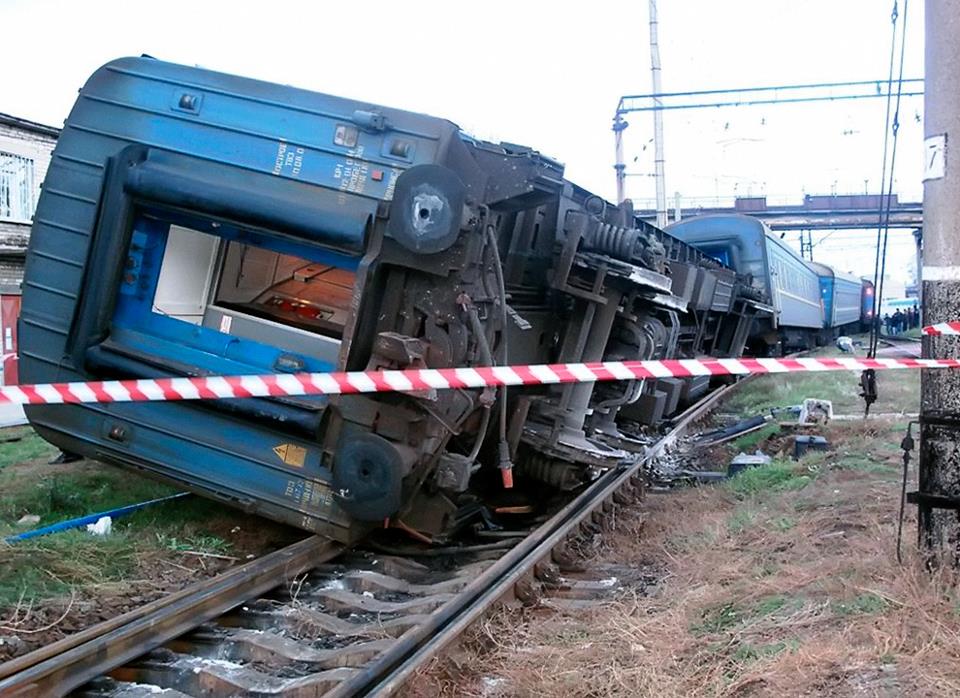 В Херсонской области локомотив сошел с рельсов. Подробности инцидента