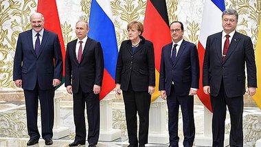 ​"Сверят часы" и разъедутся: Кремль скептически оценивает результаты "нормандской" встречи в Берлине