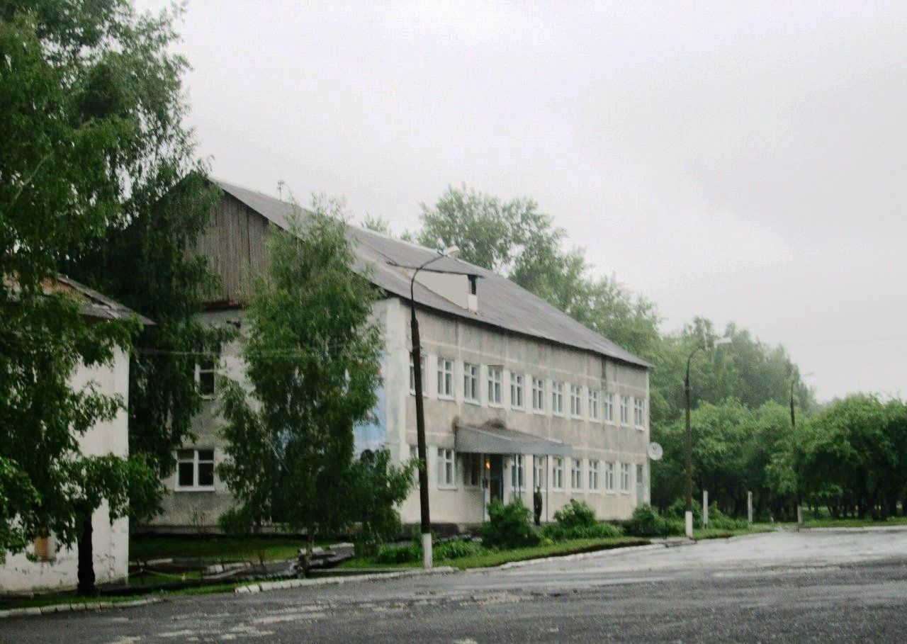​Мужчина в черном "атаковал" воинскую часть в Екатеринбурге: СМИ сообщили детали "спецоперации"