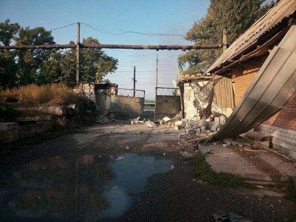 В Авдеевке после обстрела боевиков горели дома, возросло число пострадавших 