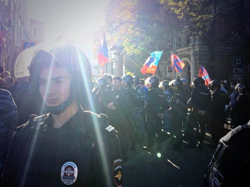 В Москве на "Марше мира" полиция разгоняет сторонников ДНР и Новороссии 