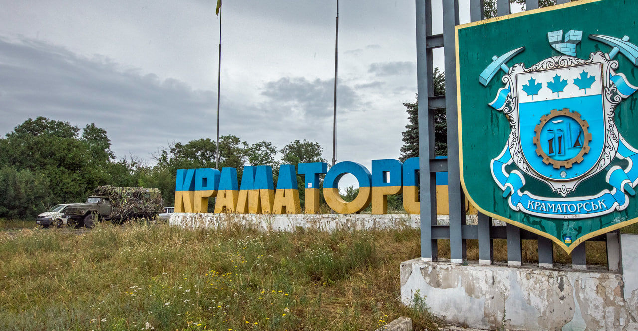 РФ ударила по гражданскому автобусу в Краматорске: много погибших и раненных мирных граждан