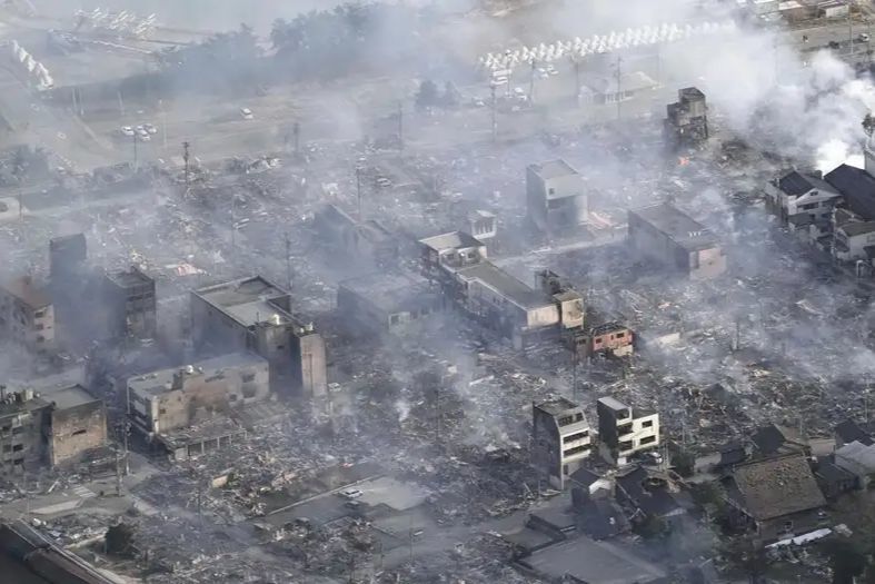 Землетрясение в Японии: Вадзима охвачена пожарами, уже десятки погибших