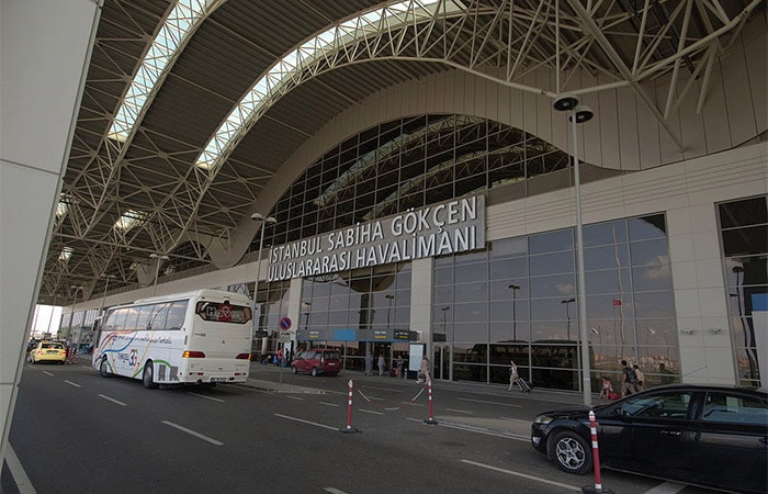 Взрыв в аэропорту Стамбула: двое раненых