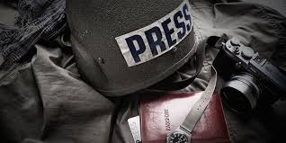 Журналистам ужесточили правила работы в зоне АТО: объявлены новые требования для украинских и зарубежных представителей СМИ