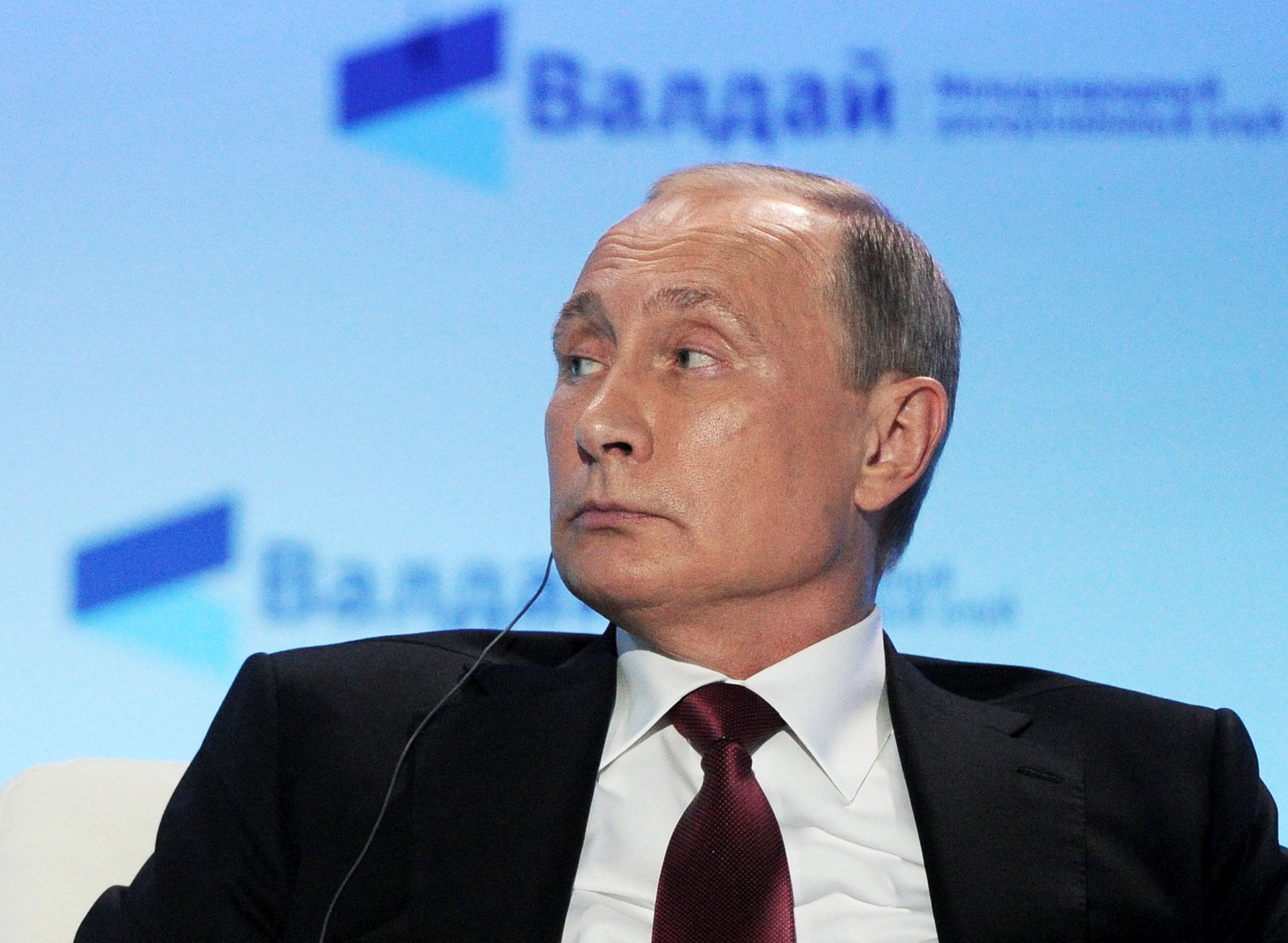 Поступок Путина на совещании активно обсуждают российские СМИ: появилось видео