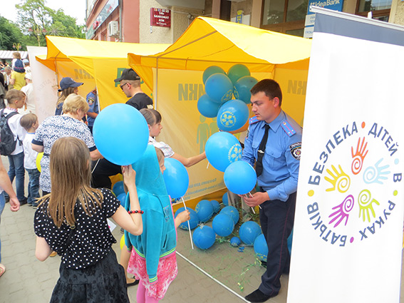 Милиционеры Ивано-Франковска провели акцию «Безопасность детей – в руках родителей»