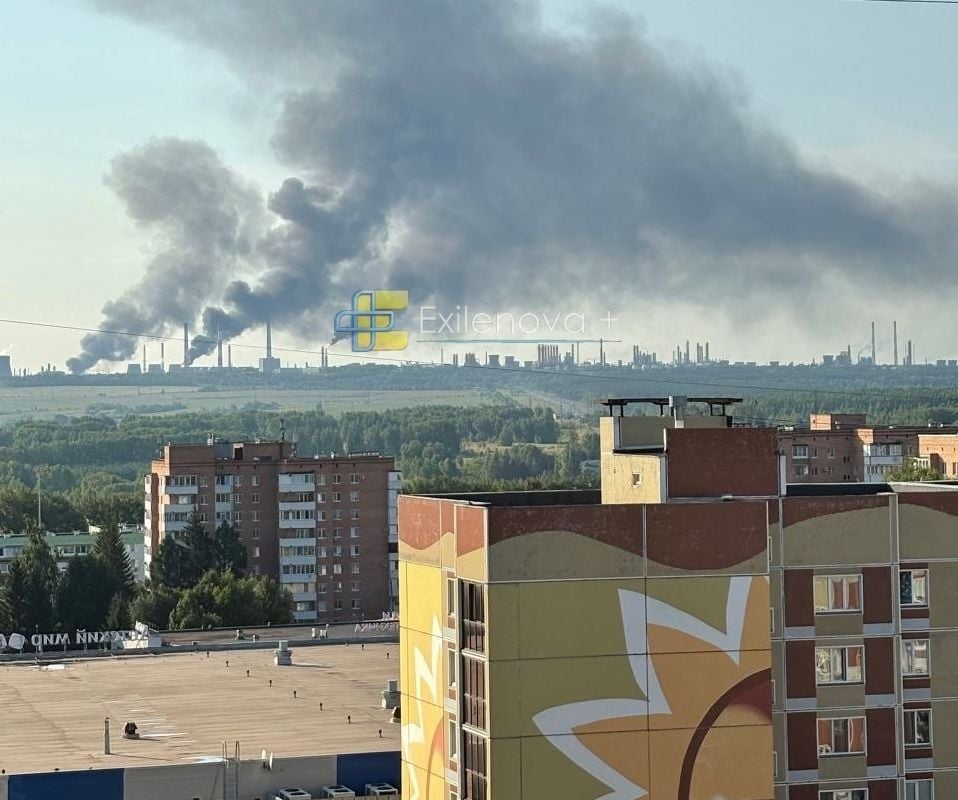 Украина прорвала ПВО России и массированно ударила по НПЗ Нижнекамска