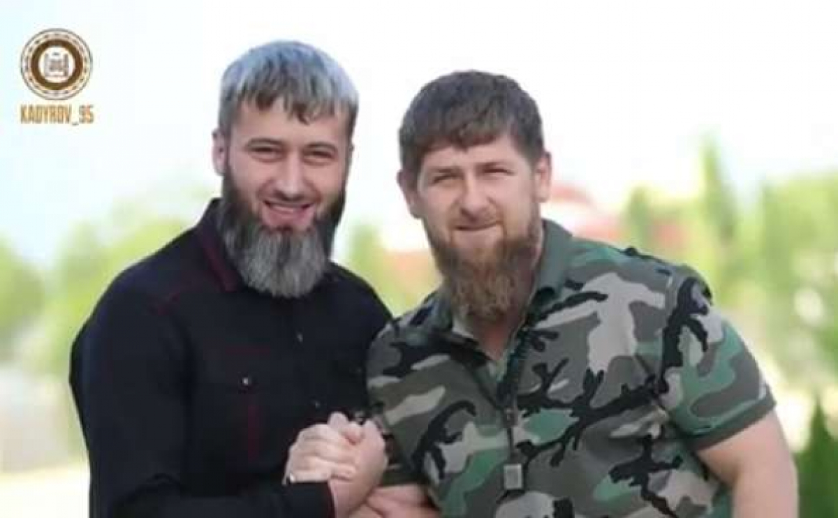 Командир полка Кадырова признался об участии в войне в Украине: показал фото с доказательством