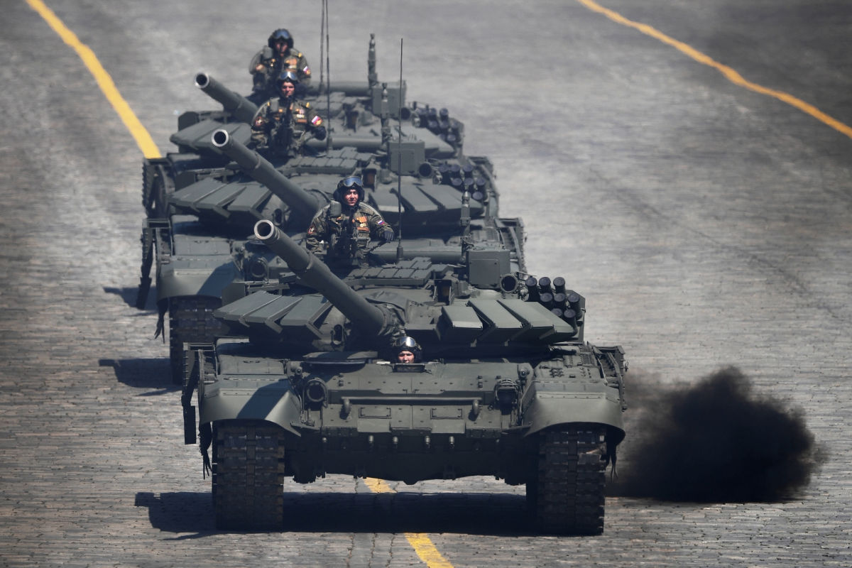 ​В "Л/ДНР" снова заходят колонны боевой техники ВС России, готовится эскалация - источник