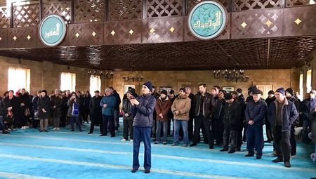"Хотят разрушить мечеть и наши дома ради наживы", - крымские татары начали бессрочную голодовку против беспредела оккупационной власти - кадры
