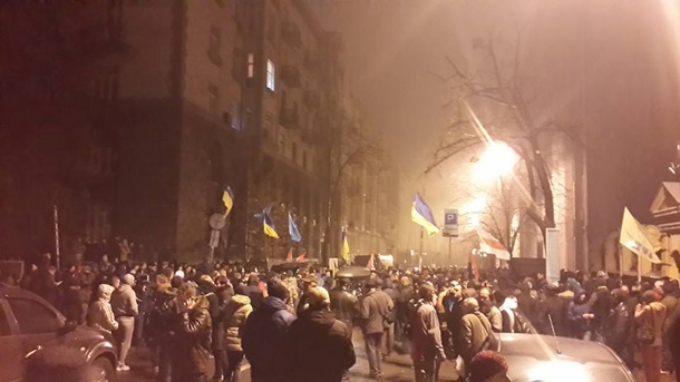 Протесты в Киеве на Банковой и Институтской. Хроника событий 22.11.2015