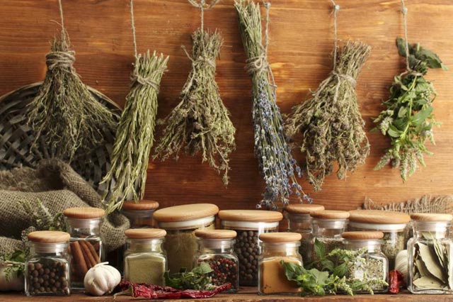 Прощайте, экстрасенсы: в Минздраве хотят отменить спецразрешения на лечение с помощью нетрадиционной медицины