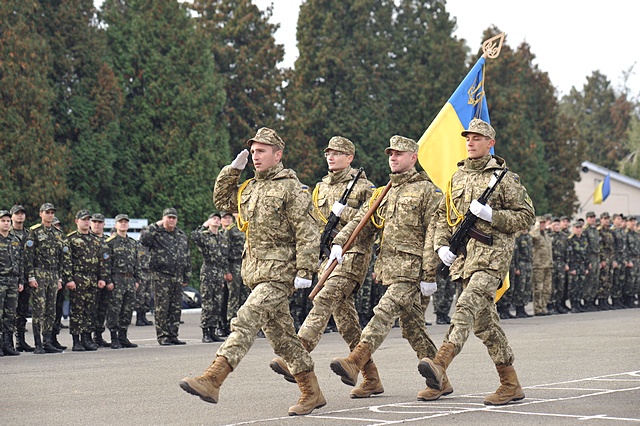 Генштаб зовет служить "пиджаков": к службе обязали украинцев, которые окончили военные кафедры при вузах и имеют звания офицеров запаса