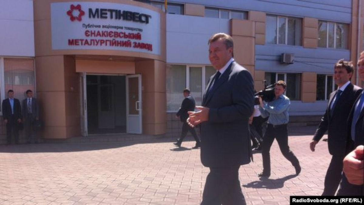 О Януковиче забыли, зарплат нет: как живет Енакиево при "ДНР"