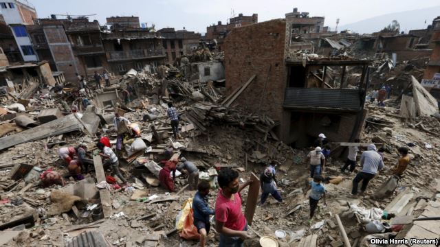 Число жертв землетрясения в Непале выросло до 7300 человек