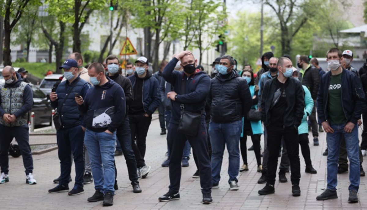 Протесты в Киеве, люди требуют от Кабмина принять их условия: "Мы все для власти никто"