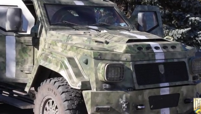 Бронированное авто сына Януковича возит раненных бойцов АТО
