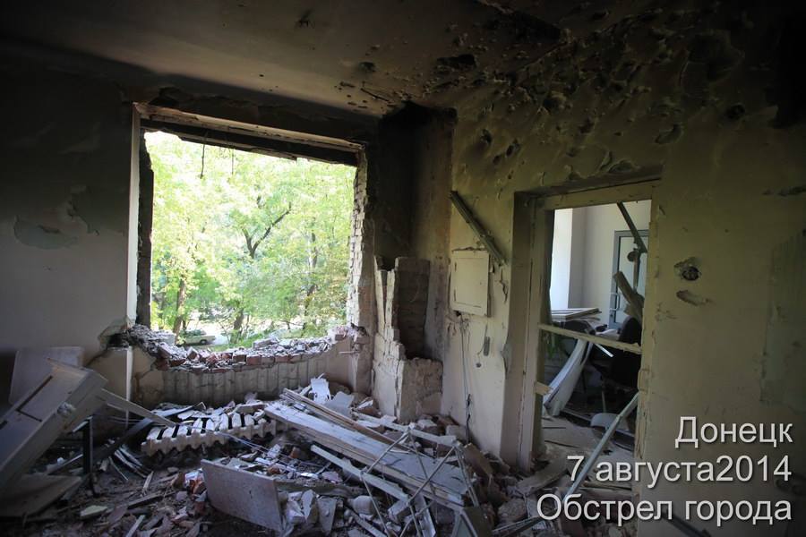 Последствия обстрела Петровского района 14.09: разрушенная психбольница и разбитая школа