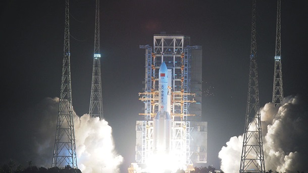  Опубликованы кадры, как Китай успешно запустил свою самую мощную ракету-носитель - Чанчжэн-5