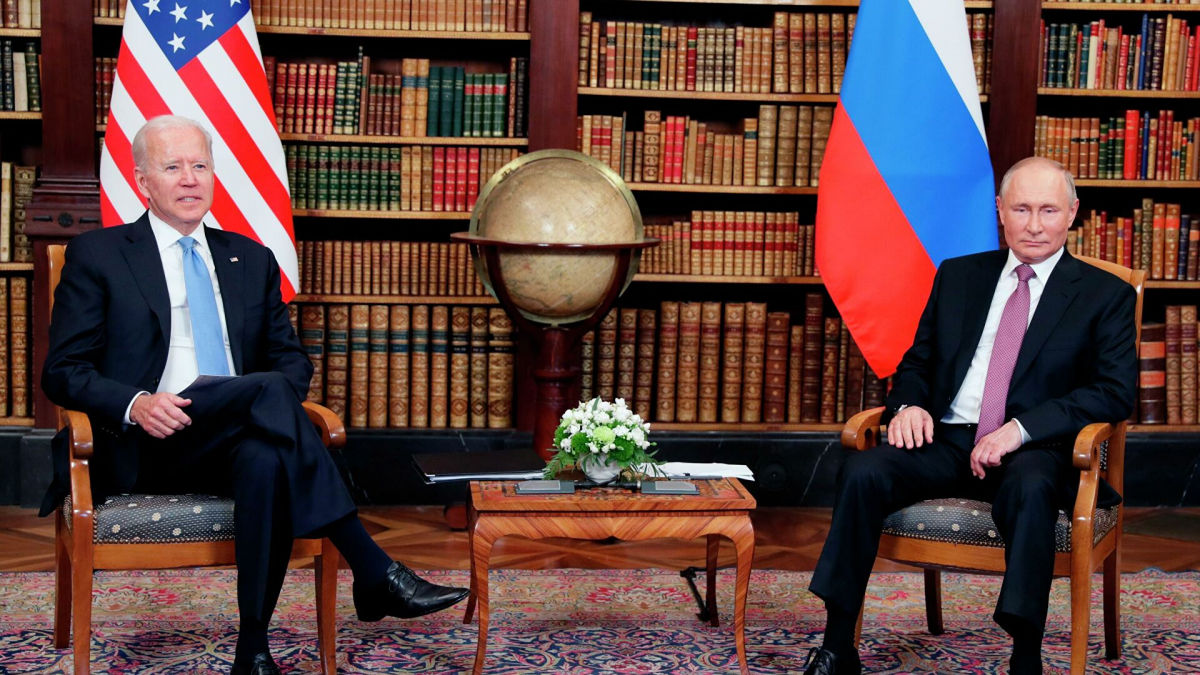 Байден объяснит Путину, как избежать разрушительных экономических санкций 