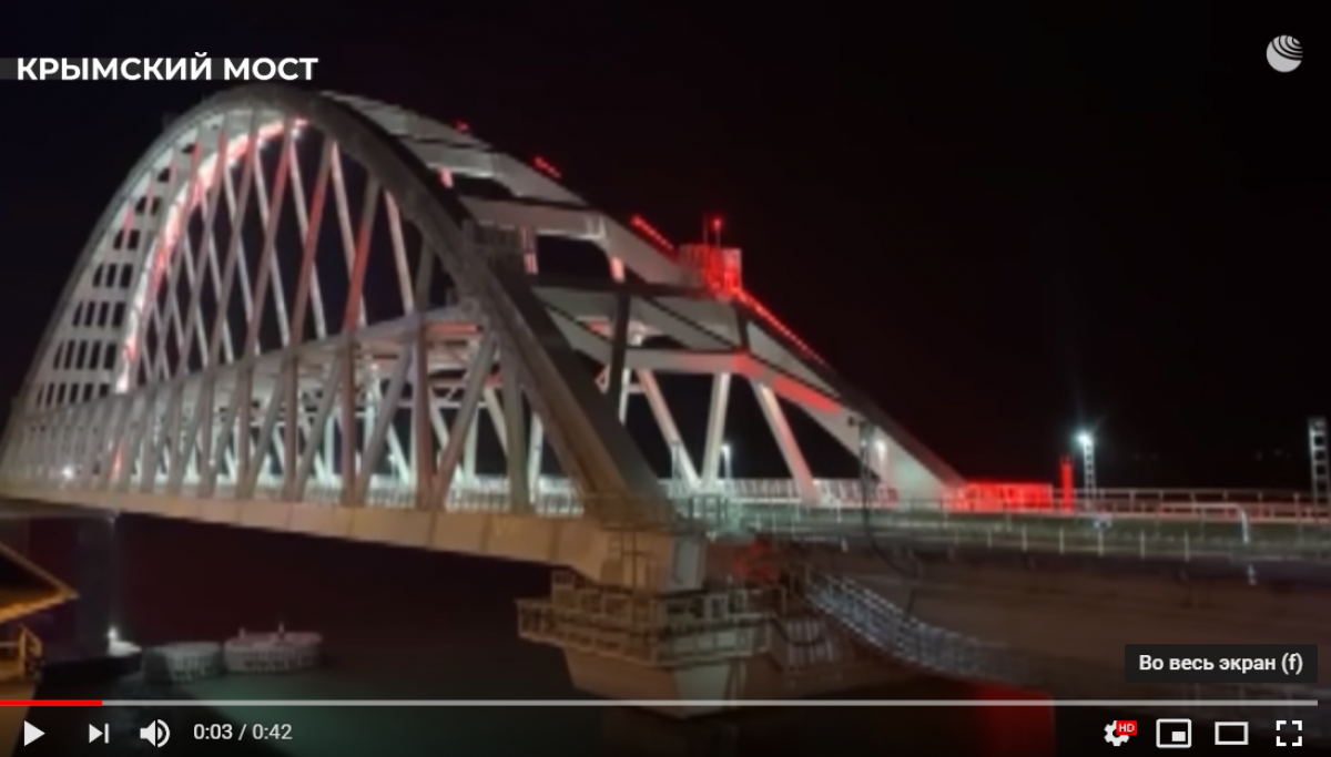 Первый поезд пересек Керченский мост в Крым - на видео заметили важную деталь
