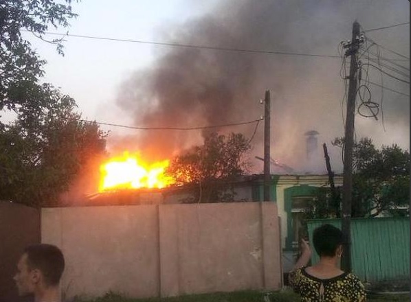 Видео последствий обстрела Донецка 1 августа: полностью разрушены пять домов